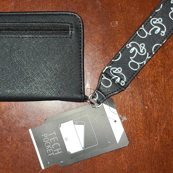 DISNEY MICKEY MOUSE ZIP AROUND ID COMPARTMENTS WALLET - Picture 8 of 14